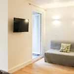 Charming Bright Studio In The Heart Of Paris