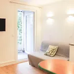 Charming Bright Studio In The Heart Of Paris