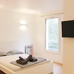 Charming Bright Studio In The Heart Of Paris