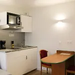 Charming Bright Studio In The Heart Of Paris