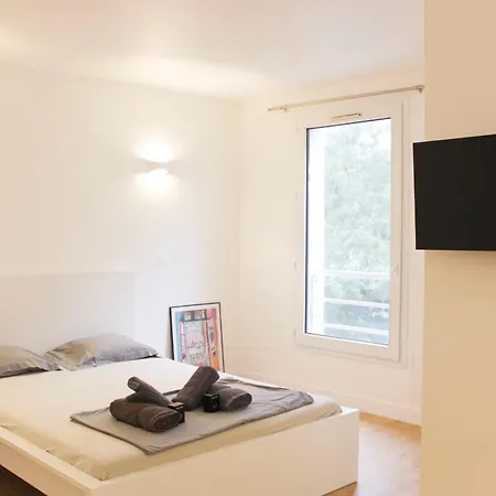 Charming Bright In The Heart Of Apartment Paris