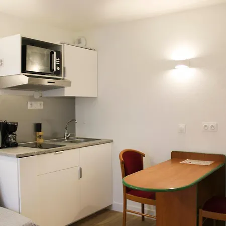 Apartment Charming Bright In The Heart Of