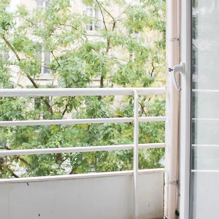 Charming Bright In The Heart Of Parigi